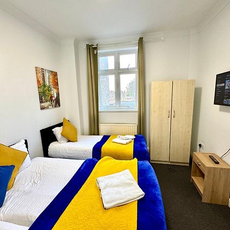 3 Bedrooms Spacious House, Separate Reception, 2 Full Bathrooms, Parking, Garden Londýn Exteriér fotografie