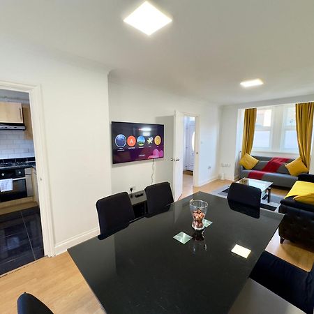 3 Bedrooms Spacious House, Separate Reception, 2 Full Bathrooms, Parking, Garden Londýn Exteriér fotografie
