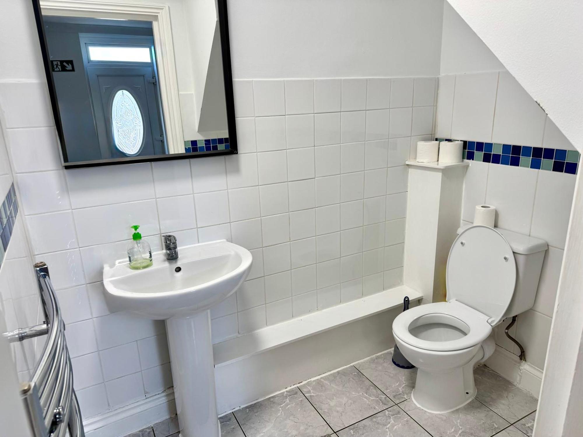 3 Bedrooms Spacious House, Separate Reception, 2 Full Bathrooms, Parking, Garden Londýn Exteriér fotografie