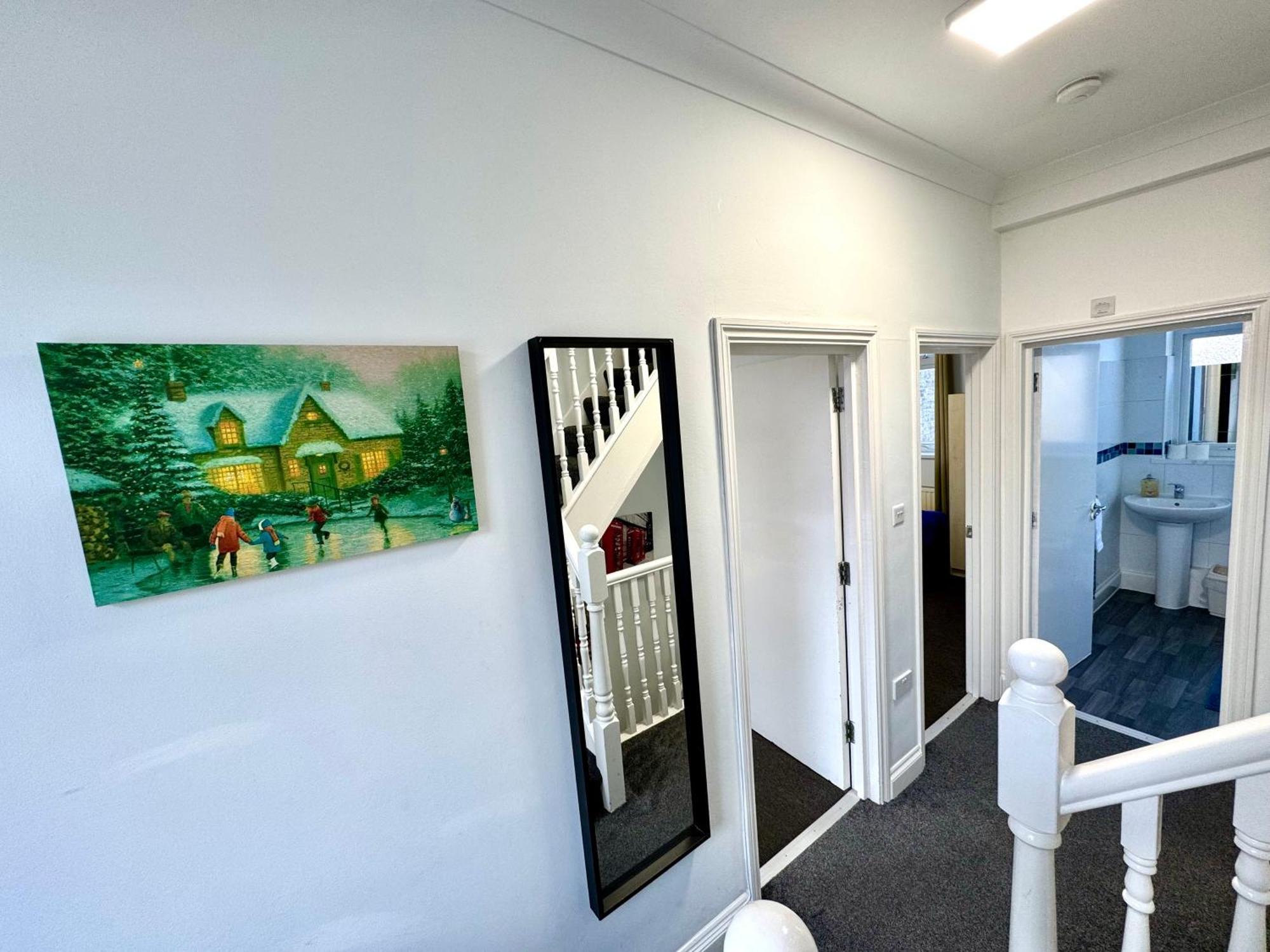 3 Bedrooms Spacious House, Separate Reception, 2 Full Bathrooms, Parking, Garden Londýn Exteriér fotografie