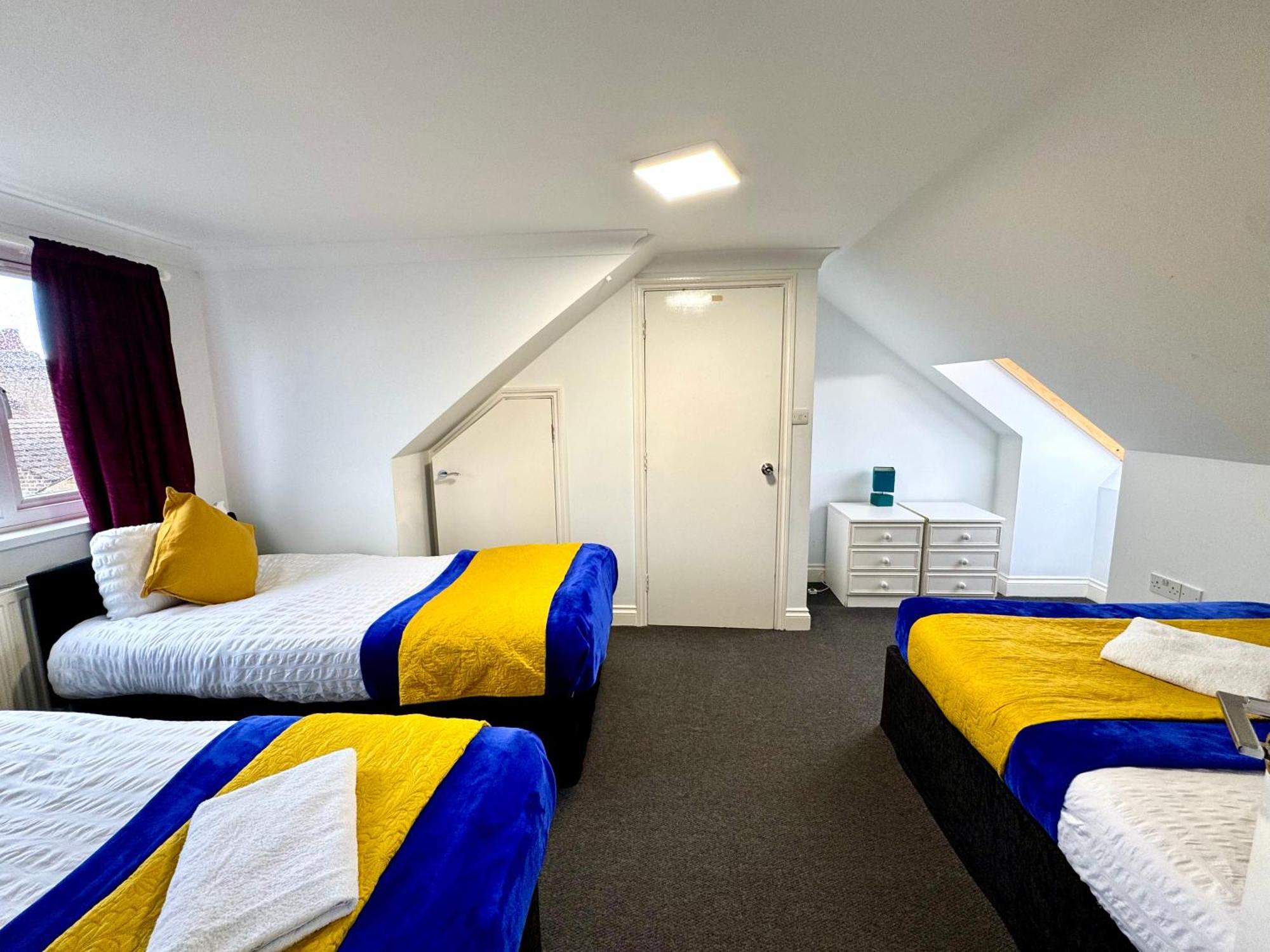 3 Bedrooms Spacious House, Separate Reception, 2 Full Bathrooms, Parking, Garden Londýn Exteriér fotografie