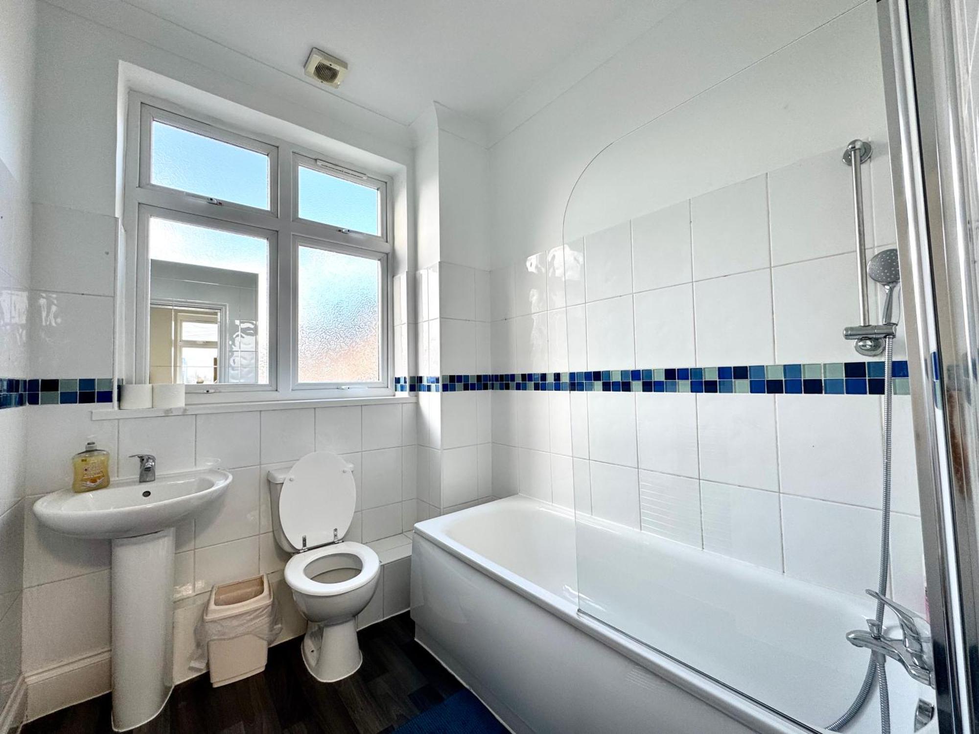 3 Bedrooms Spacious House, Separate Reception, 2 Full Bathrooms, Parking, Garden Londýn Exteriér fotografie