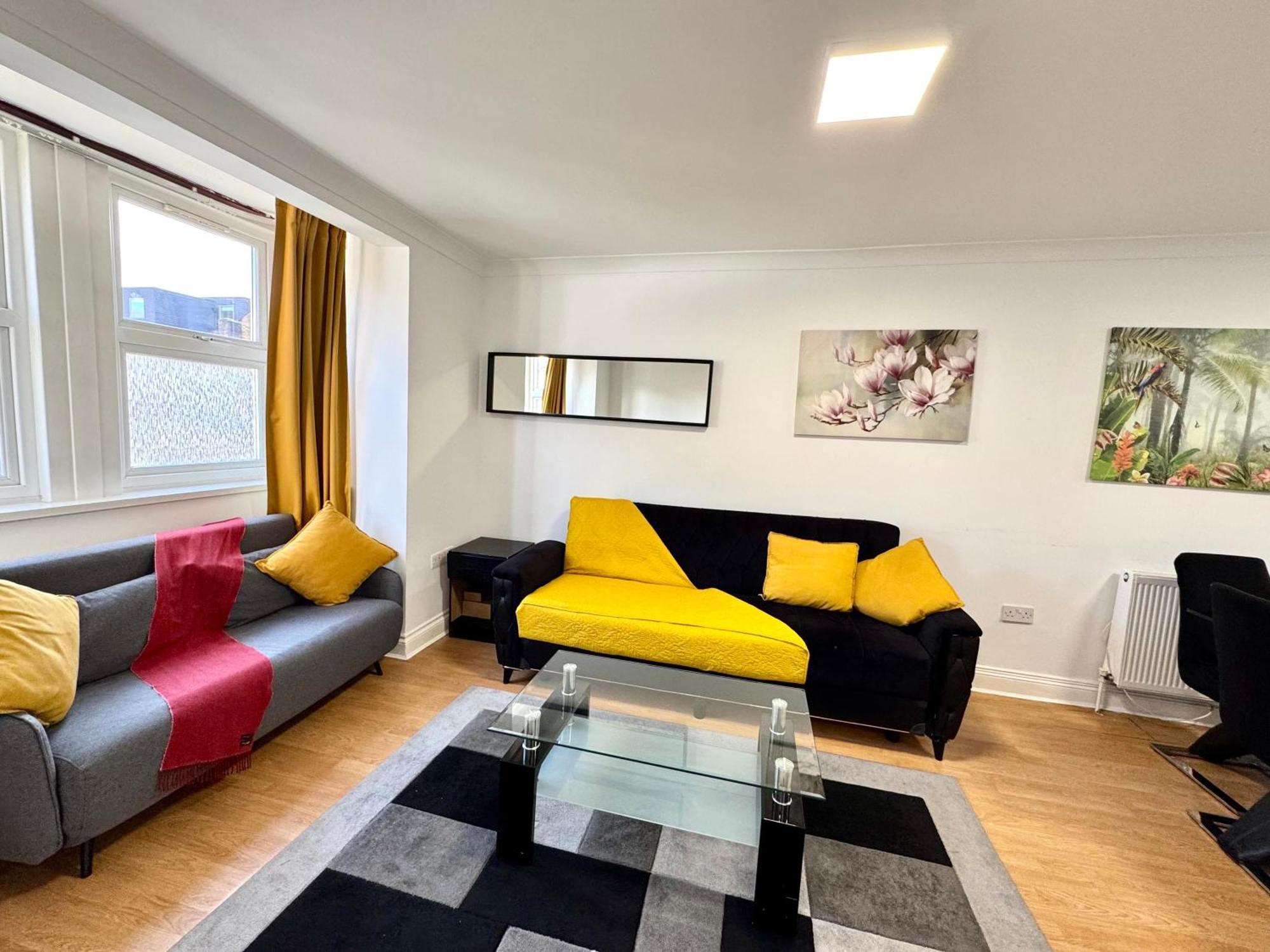 3 Bedrooms Spacious House, Separate Reception, 2 Full Bathrooms, Parking, Garden Londýn Exteriér fotografie