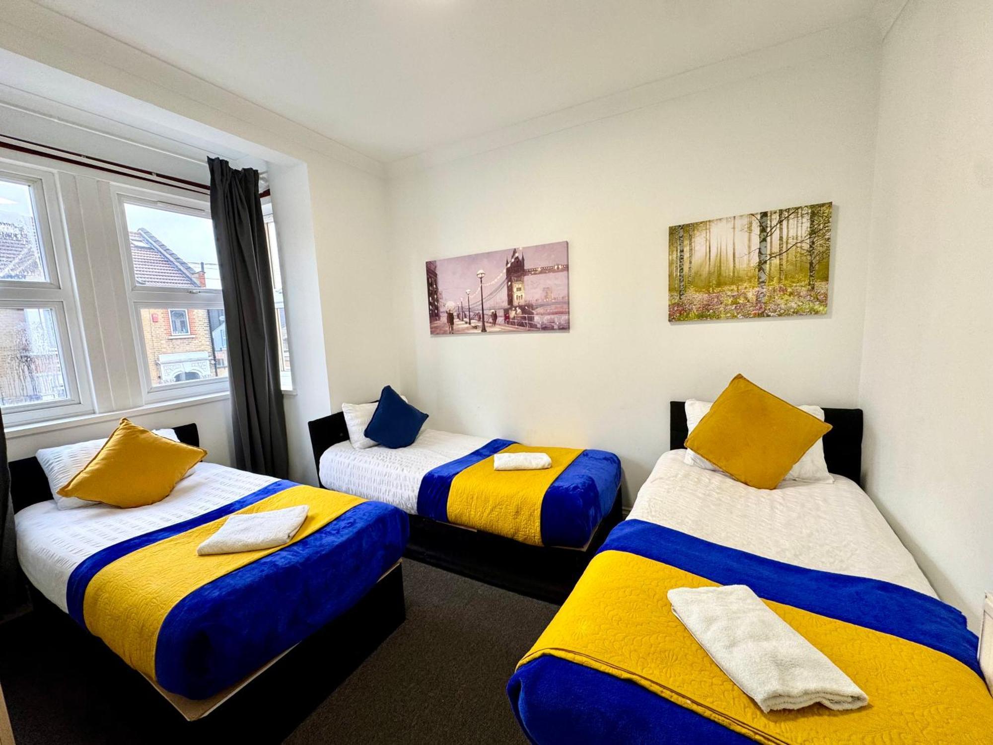 3 Bedrooms Spacious House, Separate Reception, 2 Full Bathrooms, Parking, Garden Londýn Exteriér fotografie
