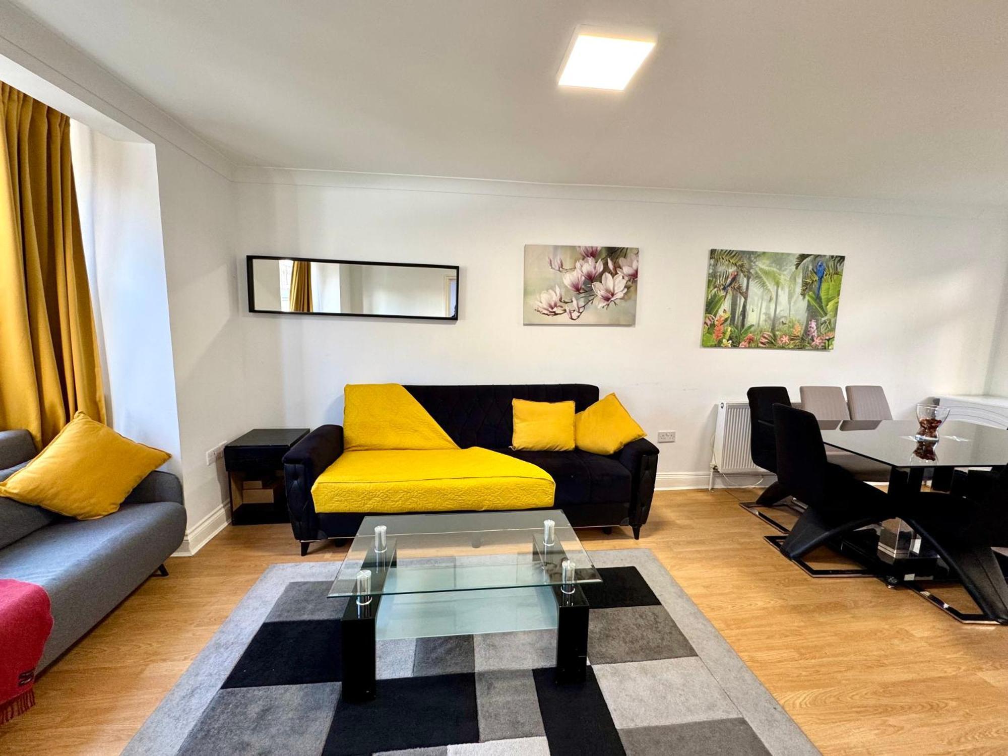 3 Bedrooms Spacious House, Separate Reception, 2 Full Bathrooms, Parking, Garden Londýn Exteriér fotografie
