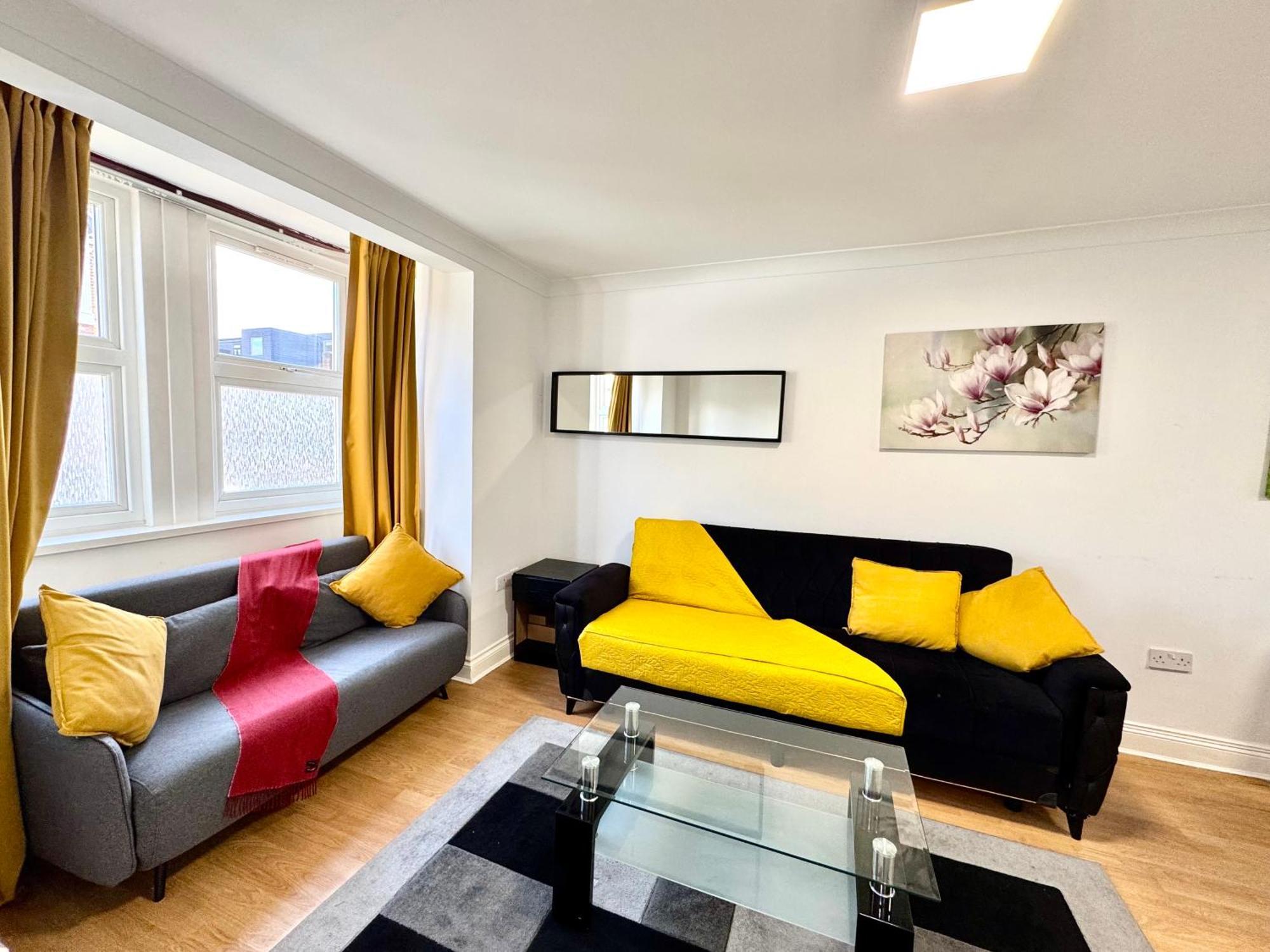 3 Bedrooms Spacious House, Separate Reception, 2 Full Bathrooms, Parking, Garden Londýn Exteriér fotografie