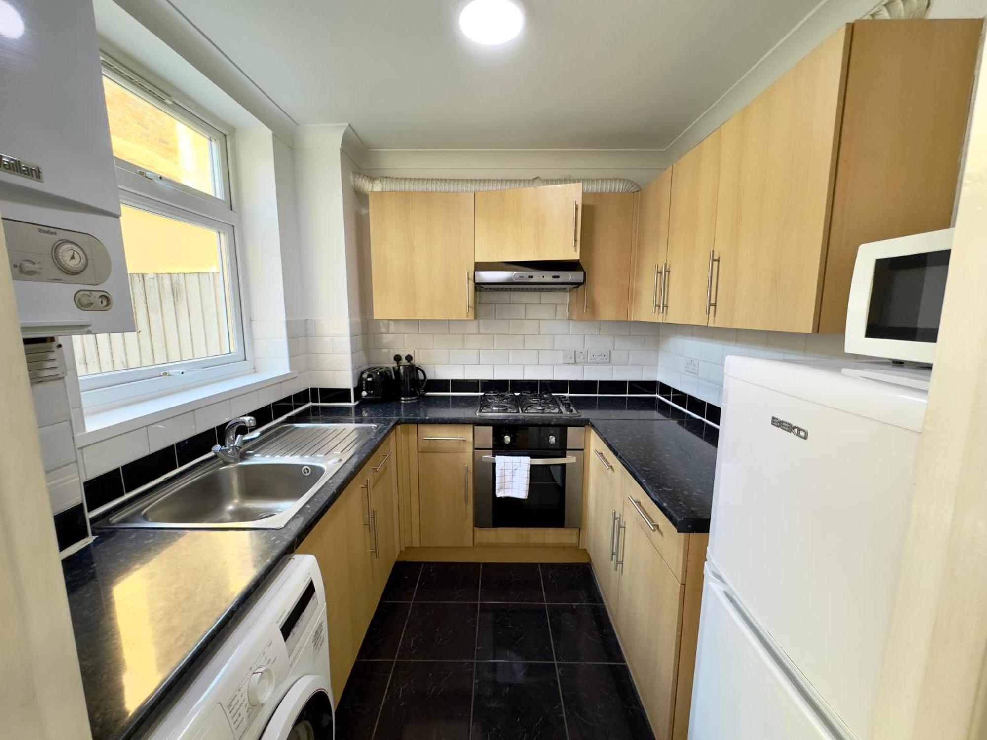 3 Bedrooms Spacious House, Separate Reception, 2 Full Bathrooms, Parking, Garden Londýn Exteriér fotografie