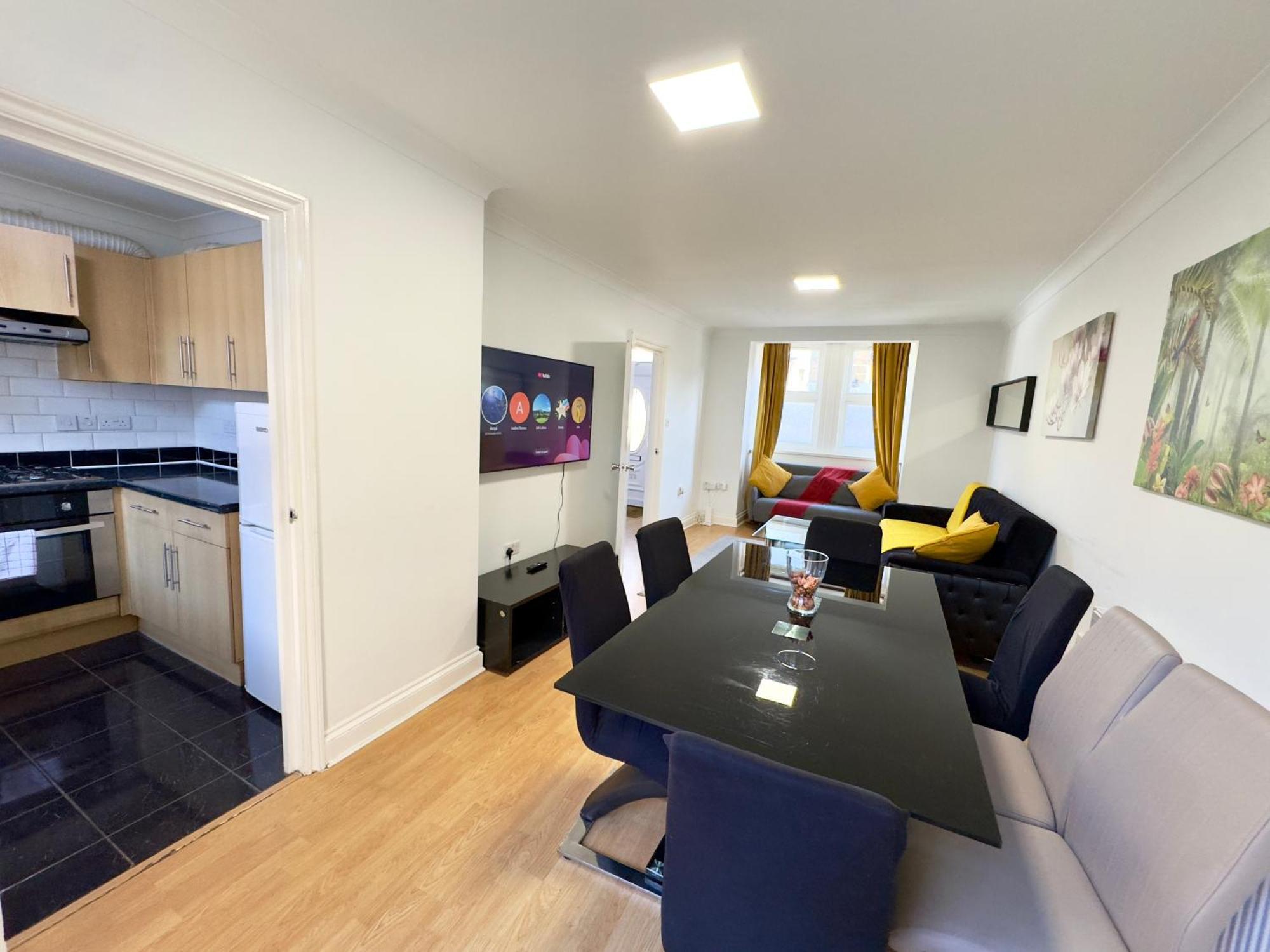3 Bedrooms Spacious House, Separate Reception, 2 Full Bathrooms, Parking, Garden Londýn Exteriér fotografie